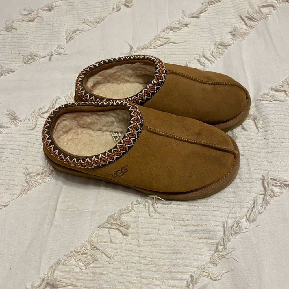 UGG SLIPPERS